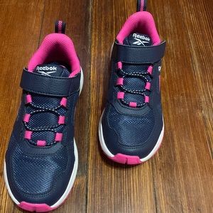 Reebok tennis shoes in perfect condition, new, size 13.